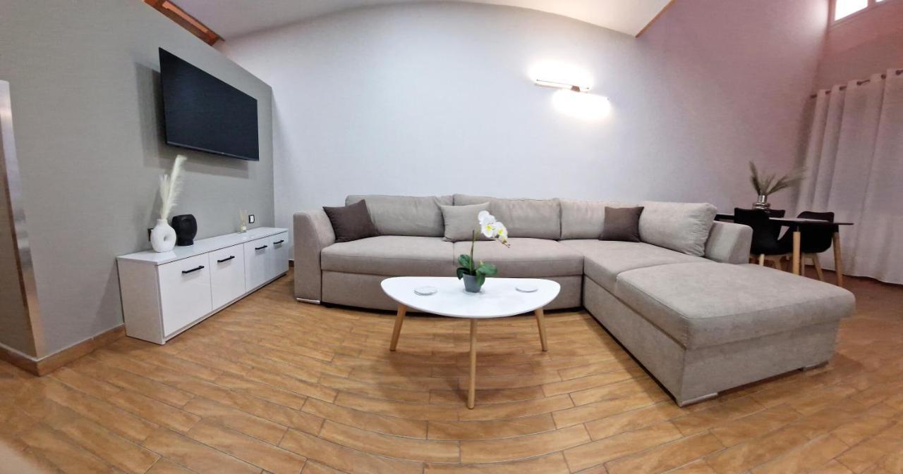 Pg Luxury Apartment Kavala Exterior foto